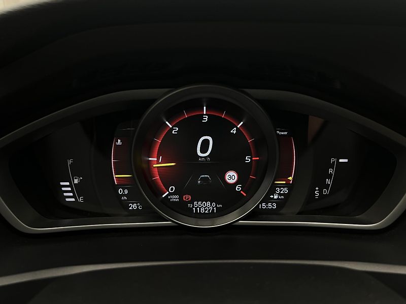 Volvo V40 CC D3 PLUS AUT - fotka 23 z 39