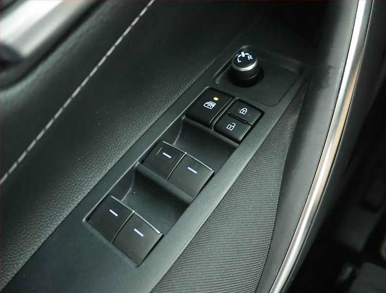 Toyota Corolla (2021) 2.0 Hybrid, Automat, Navi - fotka 15 z 16