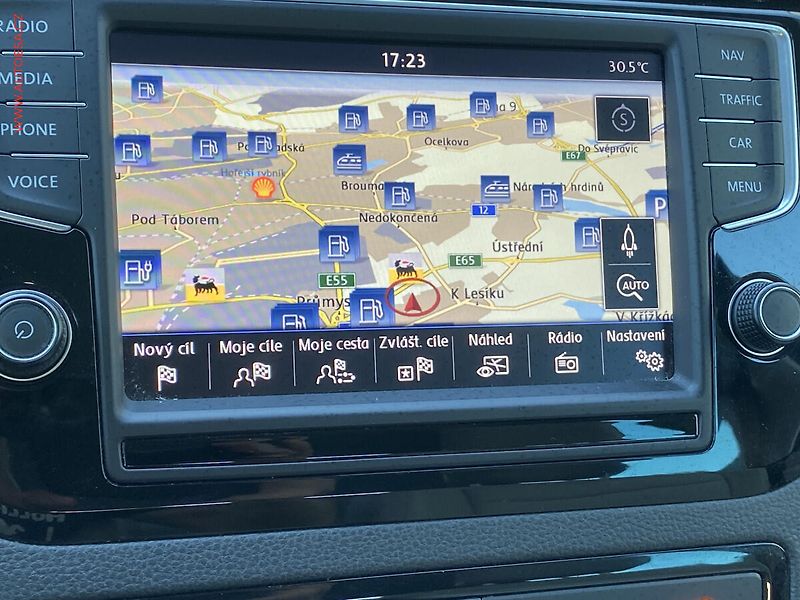 Volkswagen Golf Sportsvan (2014) 2.0 TDi, Highline, TZ, bixen - fotka 16 z 19