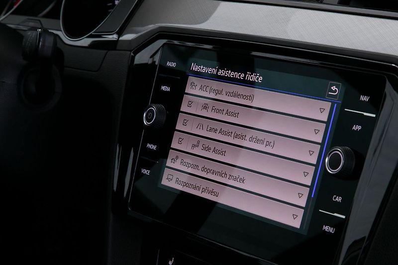 Volkswagen Passat 2.0TDI 110kW DSG IQ ACC Tažné - fotka 21 z 29