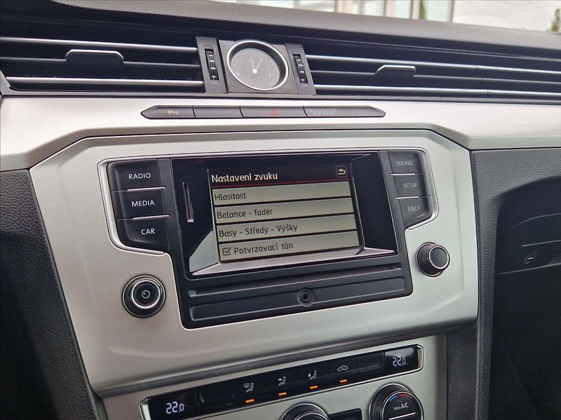 Volkswagen Passat 1,4 TSI 110kW BM SENZORY NOSIČ - fotka 35 z 42
