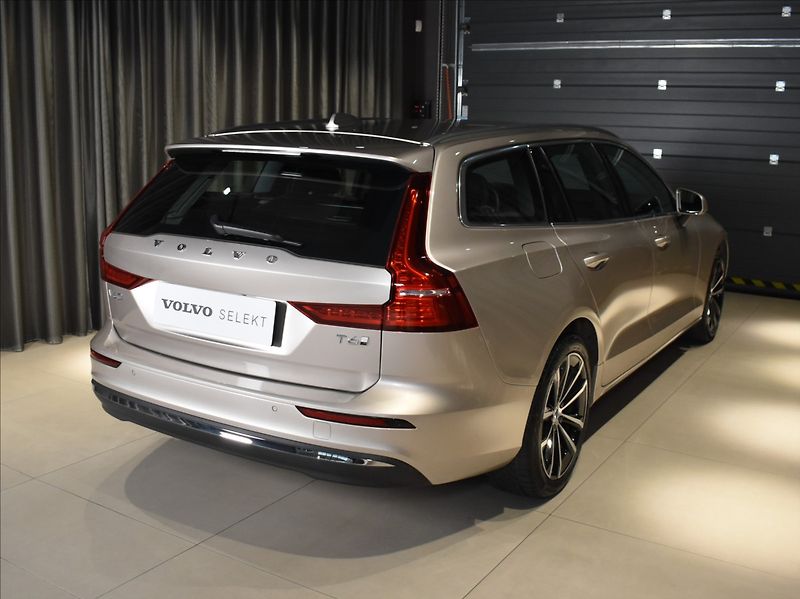 Volvo V60 2,0 T6 AWD Core - fotka 6 z 26