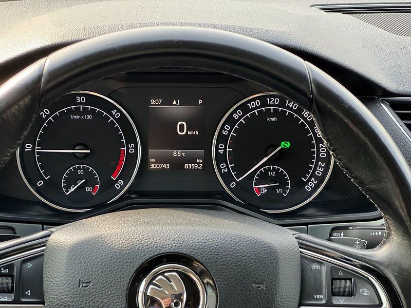 Škoda Superb (2018) 2,0 TDI 110 KW DSG STYLE - fotka 17 z 30