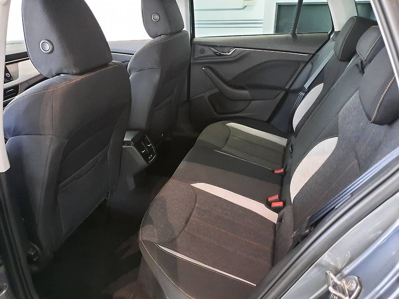 Škoda Kamiq (2024) 1.0 TSI (85kW/115k) Top Select - fotka 8 z 24