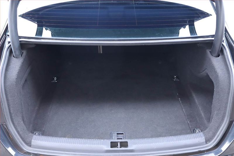 Audi A4 (2010) 2.0 TDI, Automat, Xenony - fotka 14 z 23