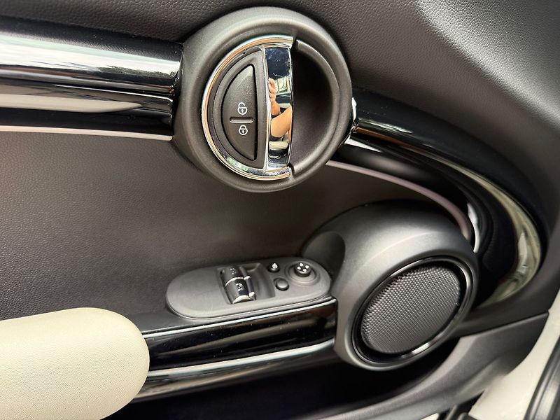Mini Cooper SE 135 kW HUD REZERVACE - fotka 28 z 33