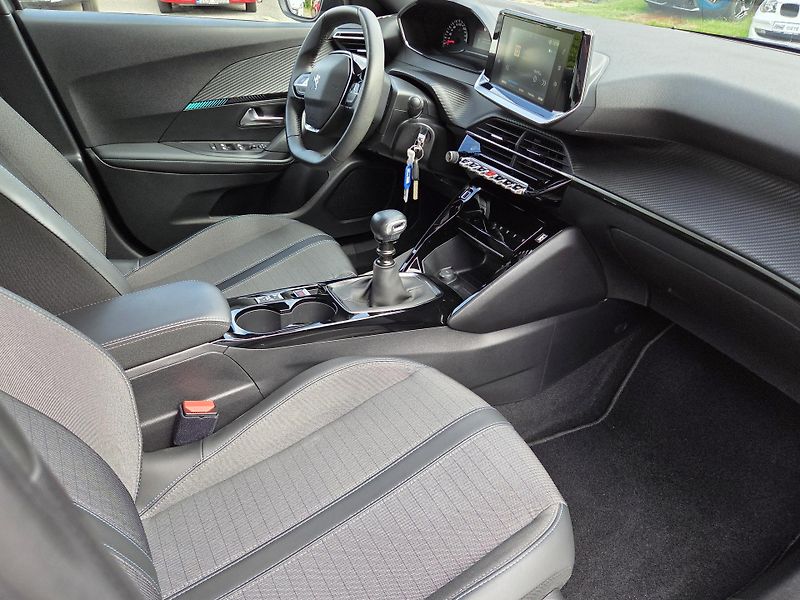 Peugeot 2008 (2023) 1.2 PT 100 ALLURE MAN6 - fotka 12 z 27