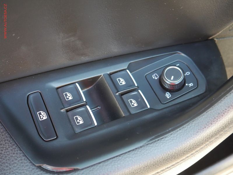 Volkswagen Passat (2018) 2.0TDi, AT, navi, masáž - fotka 17 z 19