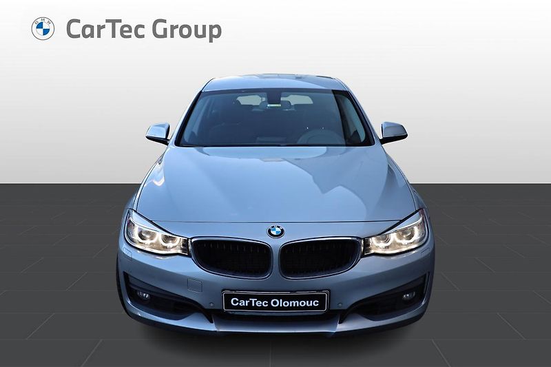 BMW Řada 3 320i xDrive - fotka 2 z 14
