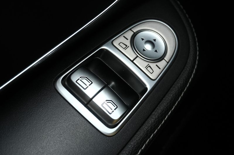 Mercedes-Benz Třídy V V250d XL 4Matic, ČR, 8 míst - fotka 21 z 32
