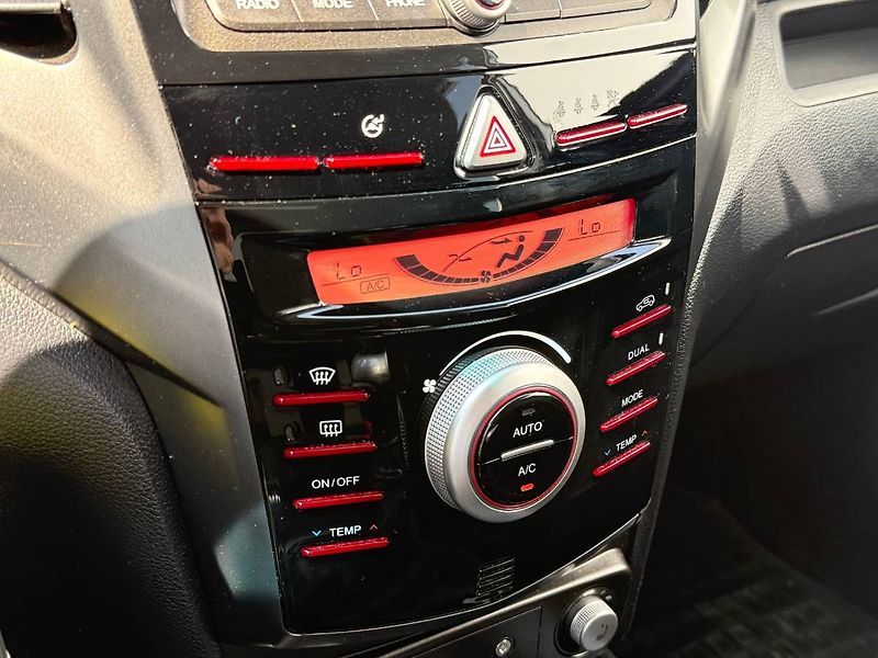 SsangYong Tivoli (2019) 1.6 e-XGi 94 kW DLX - fotka 14 z 21