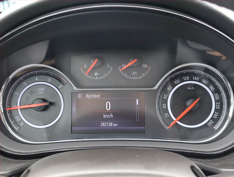 Opel Insignia (2017) 1.6 CDTI, Serv.kniha, Navi - fotka 10 z 16