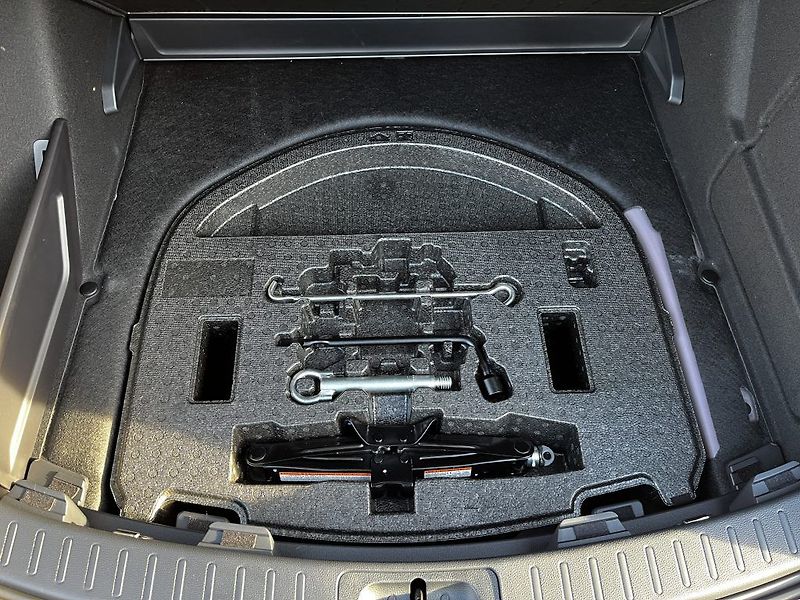 Toyota Corolla TS 2.0 Hybrid GR Sport - fotka 8 z 27
