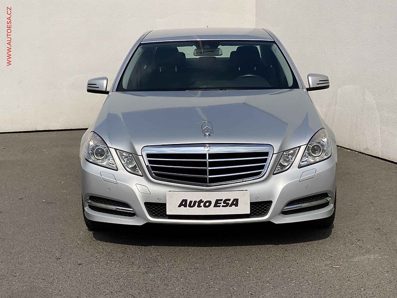 Mercedes-Benz Třídy E (2011) 2.2 CDi E200, Avantgarde - fotka 2 z 18
