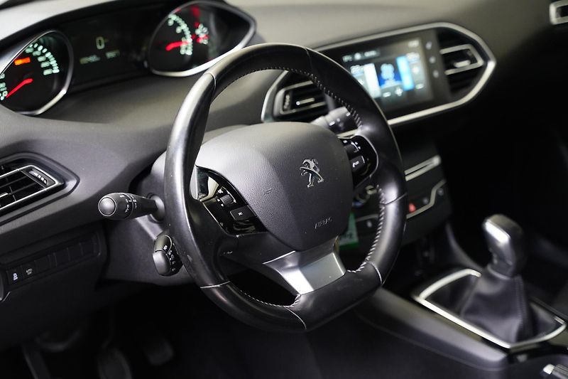 Peugeot 308 - fotka 14 z 25
