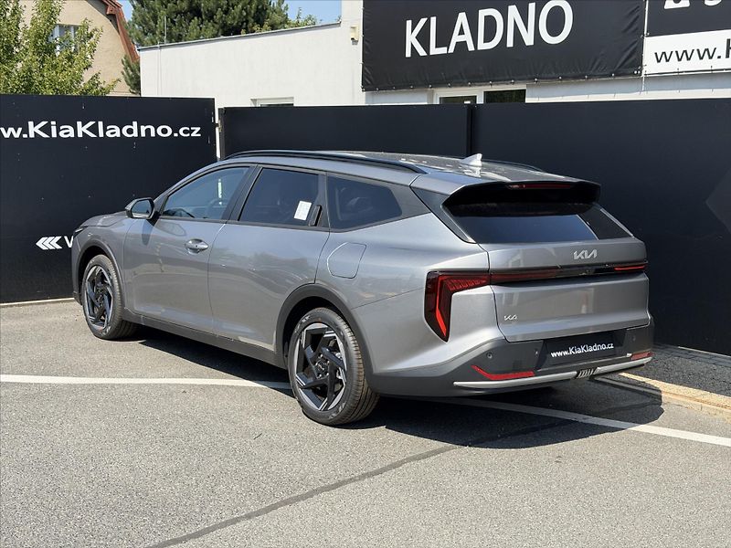 Kia K4 (2026) 1,6 T-GDI DCT Exclusive 17 alu - fotka 6 z 12