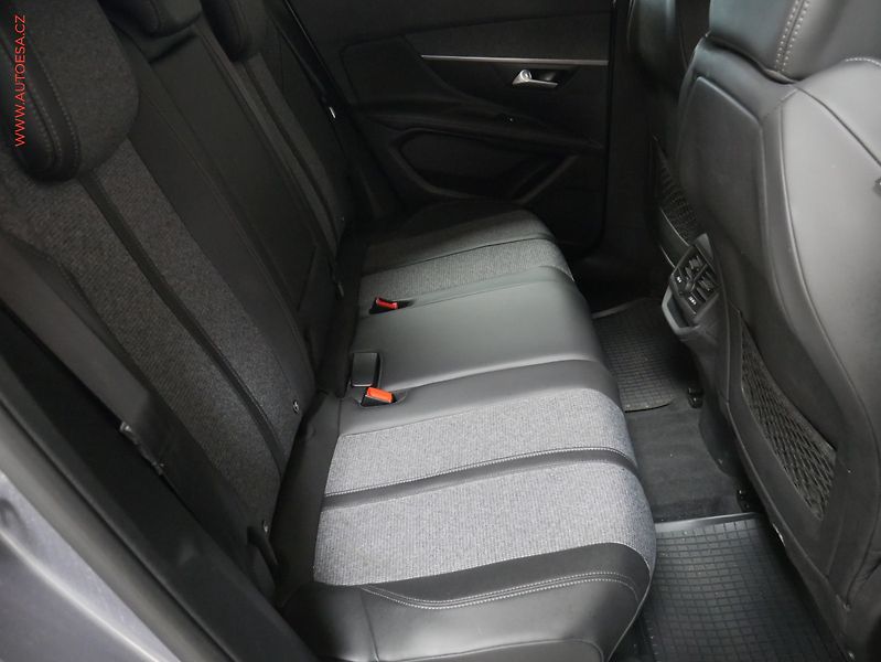 Peugeot 3008 (2018) 1.5 HDi, Allure - fotka 11 z 24