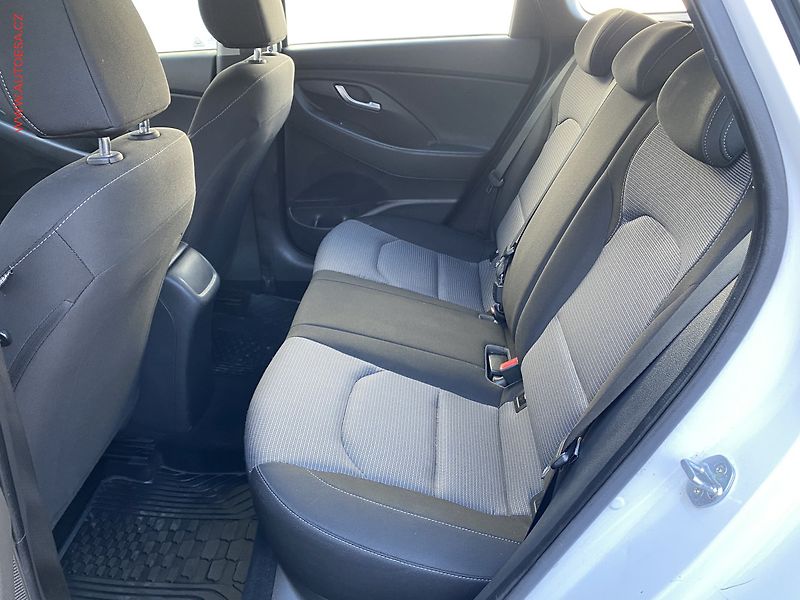 Hyundai i30 (2020) 1.6 CRDi SW, 1.maj,ČR - fotka 10 z 18