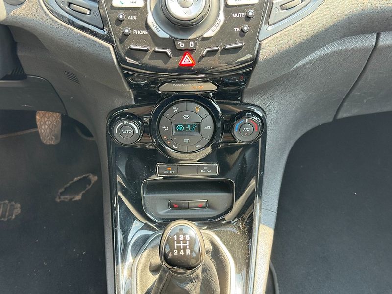 Ford Fiesta (2014) Titanium 1.0 EcoBoost 92kW - fotka 28 z 31