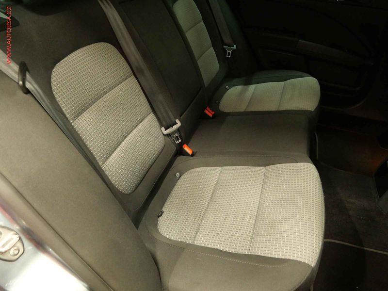 Škoda Superb (2010) 2.0TDI, Xenon, AC - fotka 13 z 22