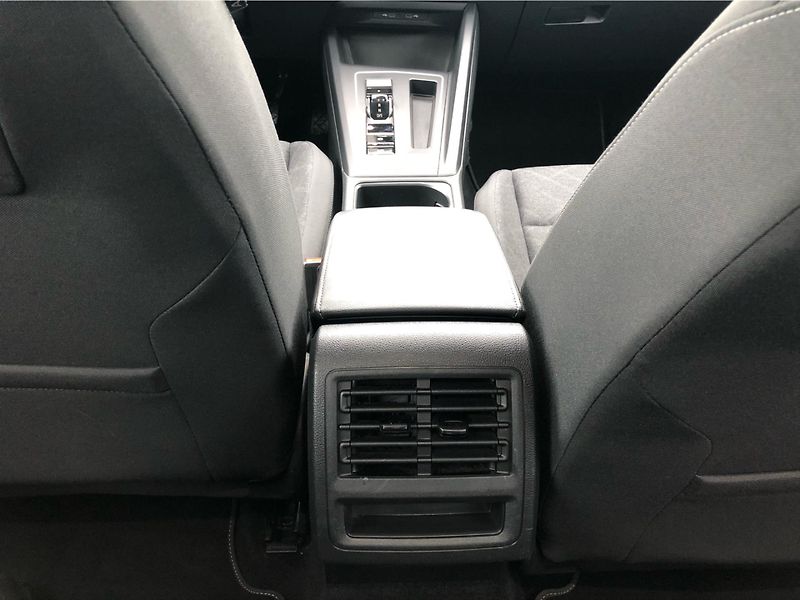 Volkswagen Golf Wa 2.0 Life DT085 Variant 2.0 - fotka 23 z 27