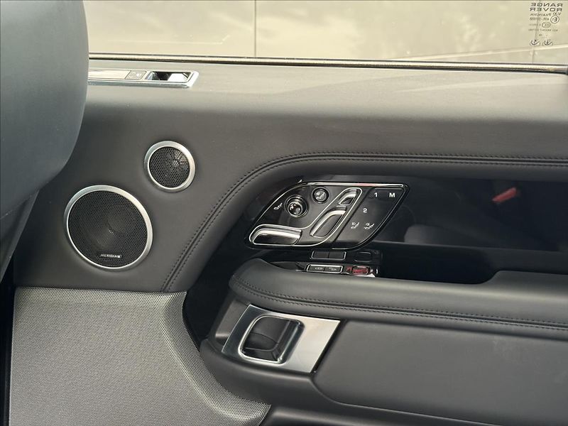 Land Rover Range Rover 5,0 S/C V8 Autobiography AWD Č - fotka 32 z 39