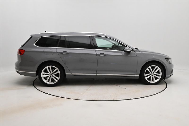 Volkswagen Passat 2,0 TDI 110 kW DSG ELEGANCE Zá - fotka 4 z 32