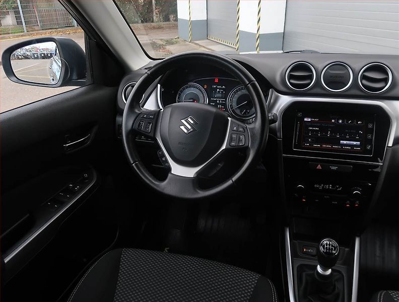 Suzuki Vitara (2019) 1.4 BoosterJet, 4X4, Tempomat - fotka 7 z 21