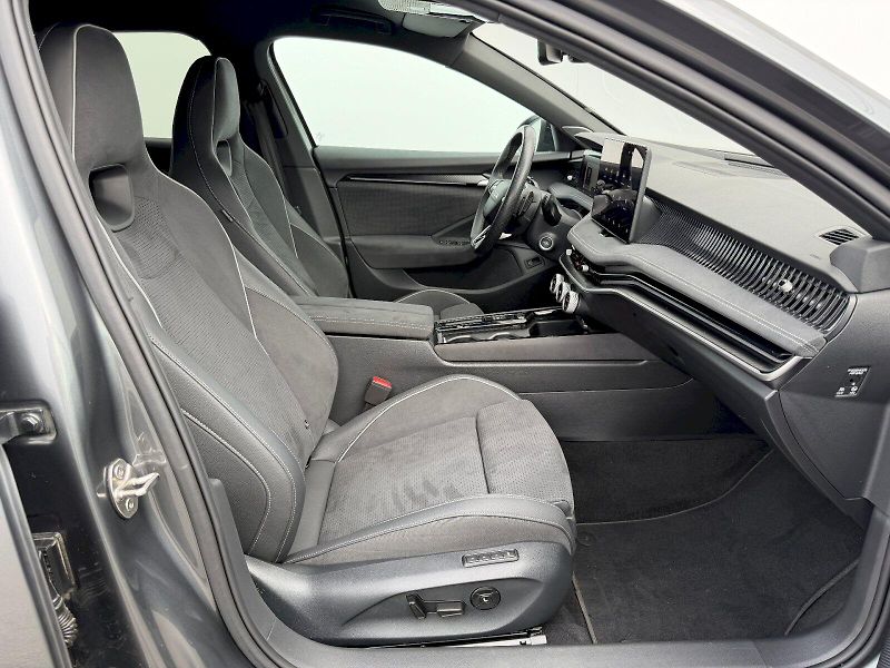 Škoda Superb (2025) 2.0 TDI 142kW 4x4 SportLine,2x - fotka 28 z 35