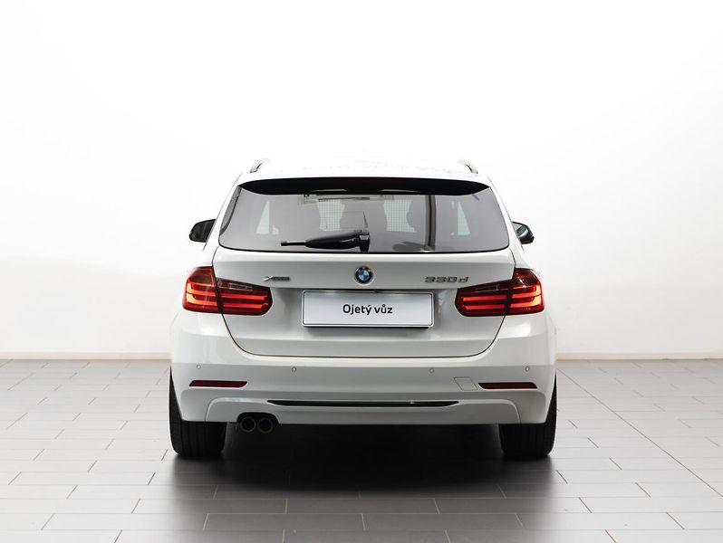 BMW Řada 3 330d xDrive Touring - fotka 4 z 22