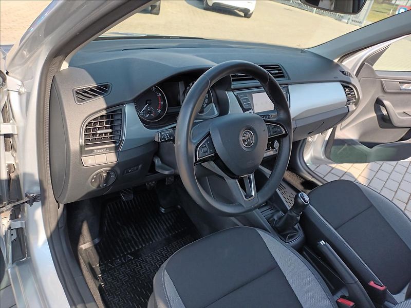 Škoda Fabia 1,2 TSI,66KW,DIGIKLIMA,TEMPOMA - fotka 15 z 36