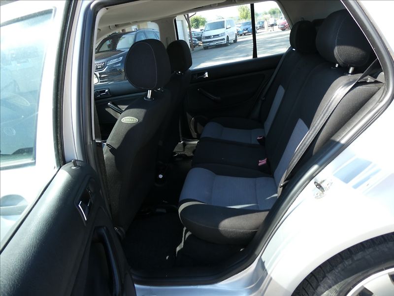 Volkswagen Golf 1,9 TDi 74kW EDITION - fotka 14 z 30