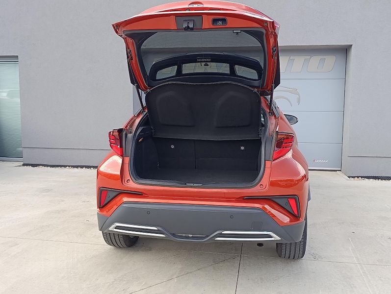 Toyota C-HR 2.0HEV PREMIERE ČR 1.MAJITEL - fotka 9 z 35