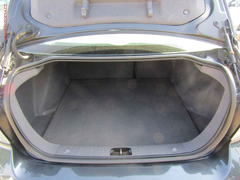 Volvo S40 (2008) 1.6D, ČR, AC - fotka 7 z 16