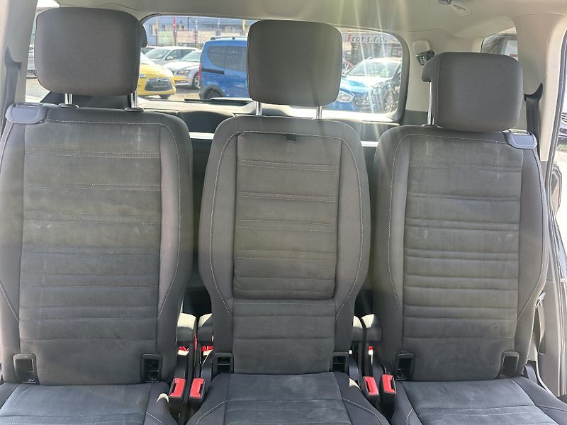 Volkswagen Touran (2015) 2.0 TDI se. knížka 7 míst - fotka 27 z 43