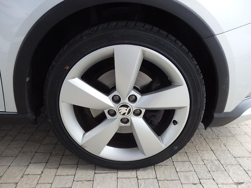 Škoda Fabia SCOUT 1.0 TSI KLIMA, 6x AIRBAG - fotka 12 z 18
