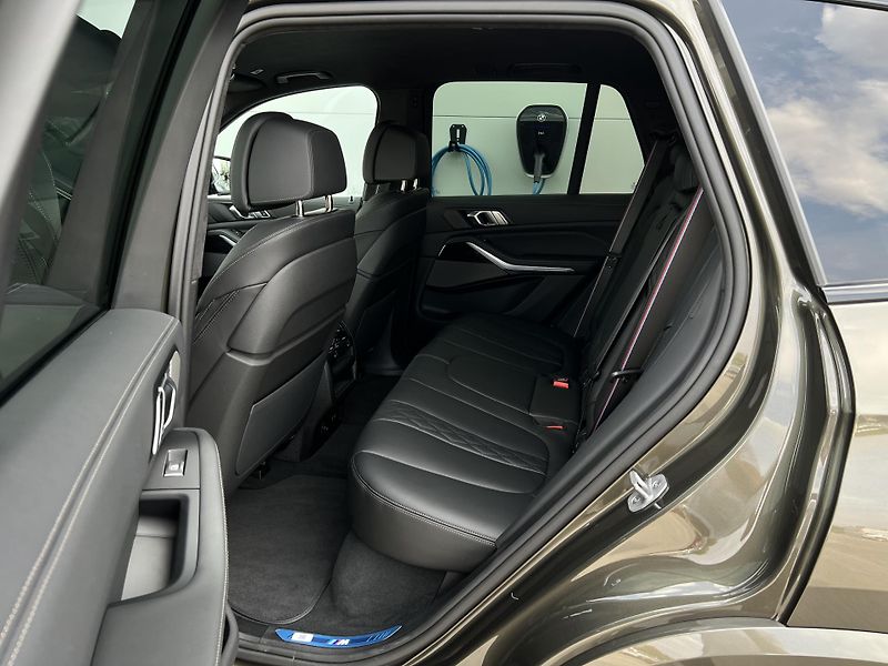 BMW X5 xDrive40d M-Sport - fotka 8 z 33