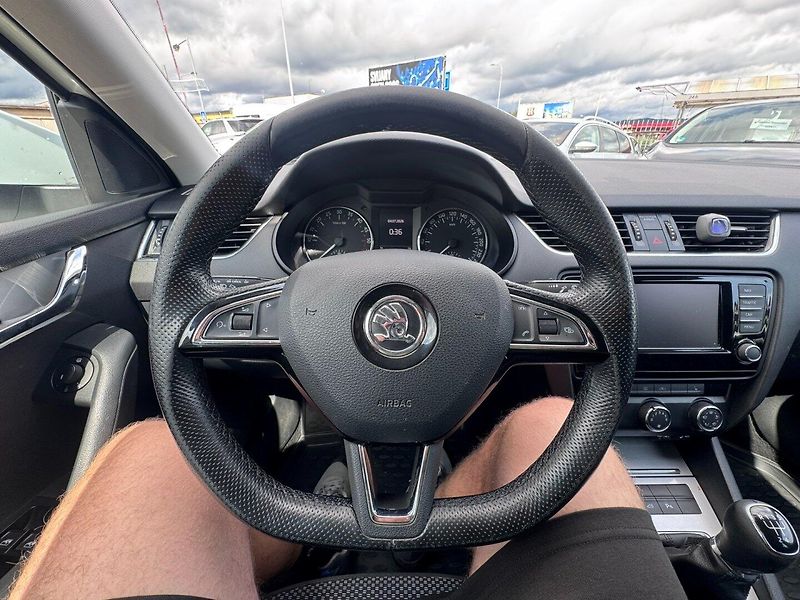 Škoda Octavia (2015) 1,6 TDI 81 KW TAŽNÉ KOLA - fotka 25 z 50