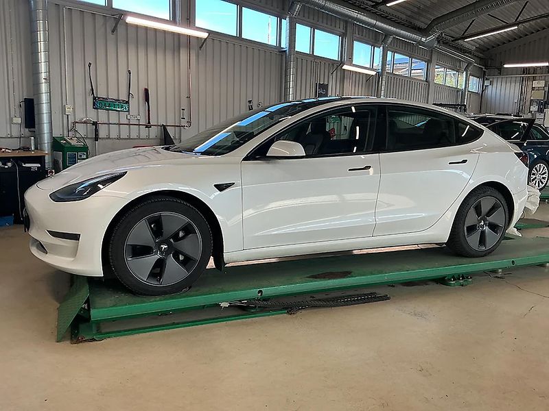 Tesla Model 3 (2021) Long Range AWD 82 kWh - fotka 2 z 6