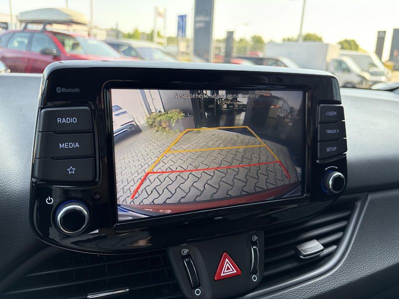Hyundai i30 COMFORT 1.5 DPI 81 kW - fotka 18 z 23