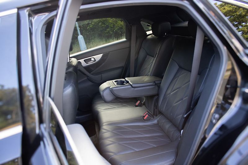 Infiniti QX70 Verze S, servisované, DVB-T - fotka 49 z 53