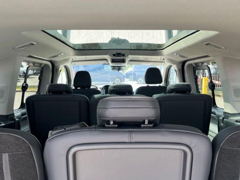 Ford Tourneo Custom 2.0D,125KW, CZ, DPH,1. MAJ - fotka 16 z 35
