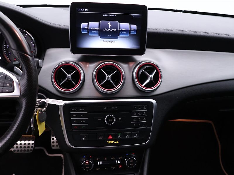 Mercedes-Benz CLA 2,0 250 160kW 4M AMG Sport SB - fotka 25 z 39