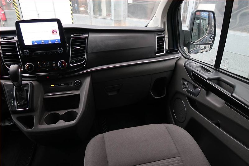 Ford Tourneo Custom (2021) Titanium 2.0 EcoBlue, ČR, 1Maj - fotka 8 z 23