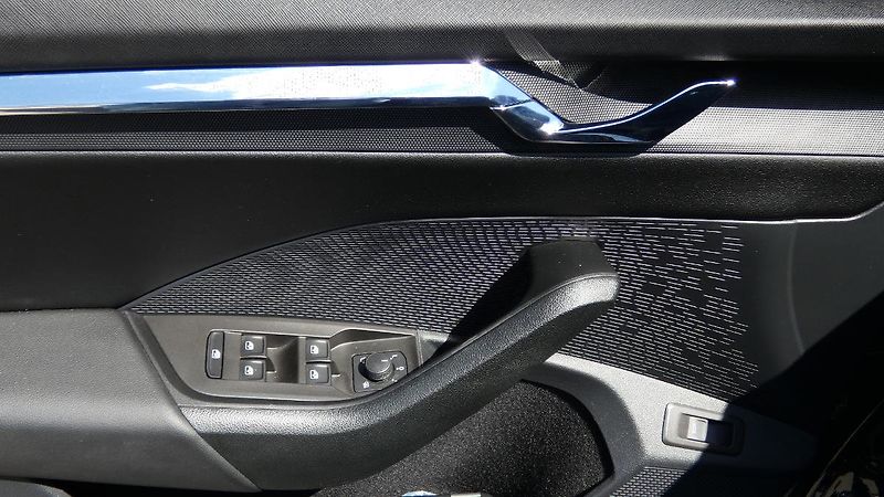 Škoda Octavia Combi 1,5 TSI DSG Style - fotka 9 z 26