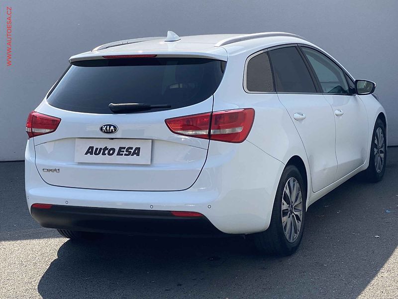 Kia Ceed (2017) 1.6 GDi, ČR, servis.kniha - fotka 4 z 17