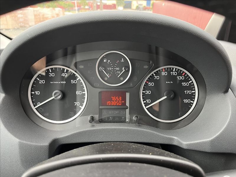 Peugeot Expert Tepee 2,0 HDi 8.MÍST KLIMA NAVIGACE - fotka 25 z 42