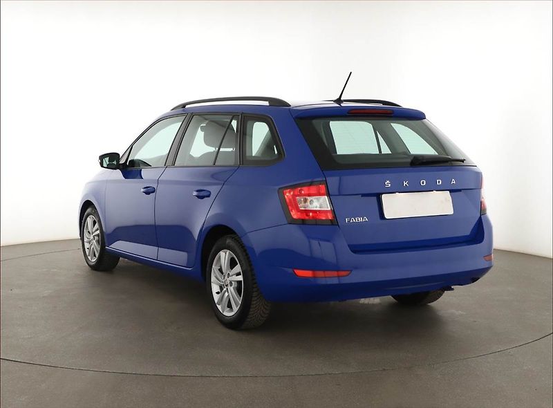 Škoda Fabia (2022) Ambition 1.0 TSI, ČR,1.maj - fotka 4 z 12
