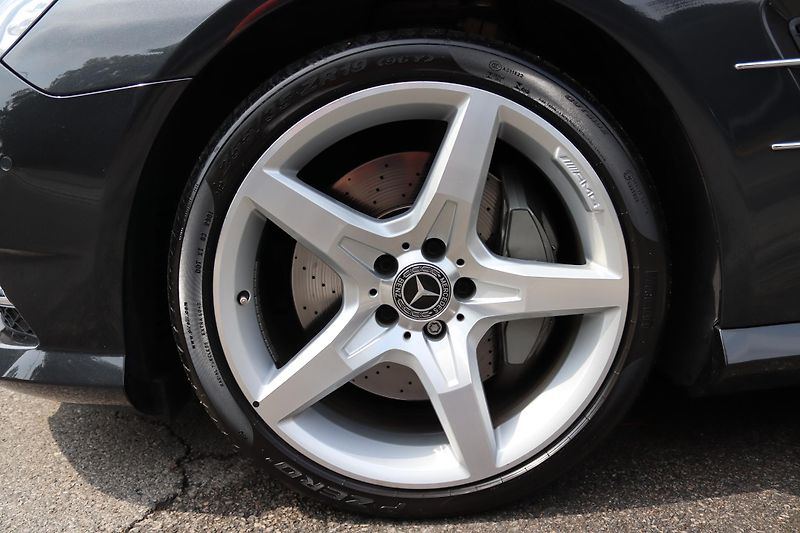 Mercedes-Benz SL Mercedes-Benz SL 500 BlueEFFIC - fotka 23 z 55