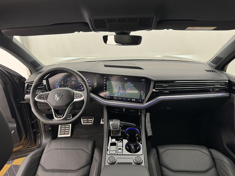 Volkswagen Touareg 3.0Tdi*1-MAJ*DPH*HUD*R-LINE* - fotka 19 z 50